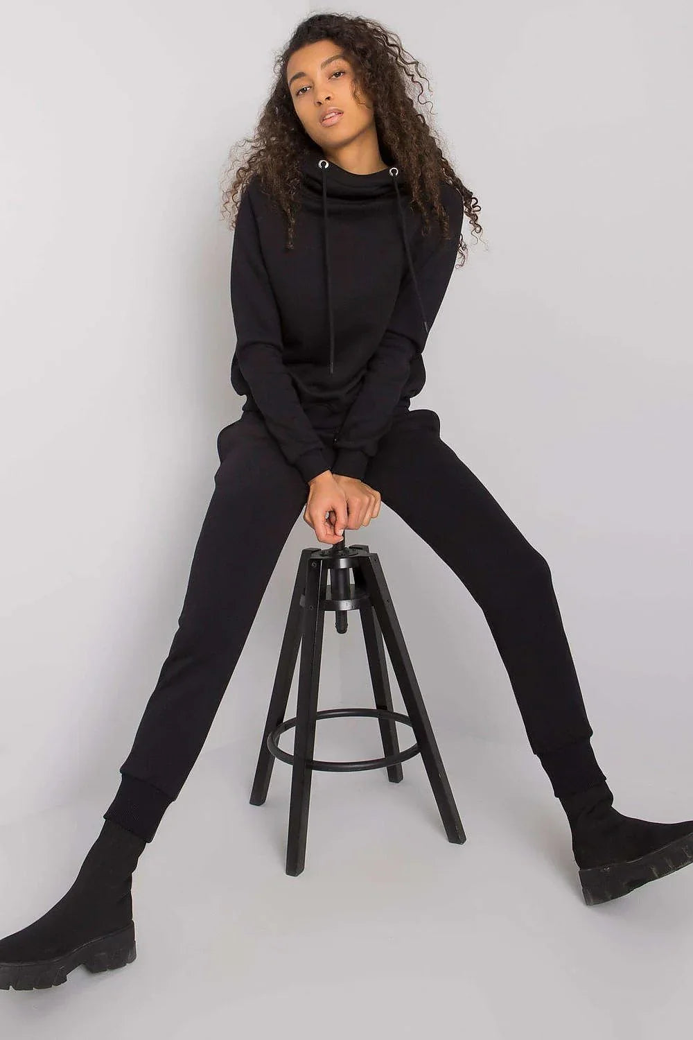 Women’s Classic Hoodie and Pants Tracksuit Set