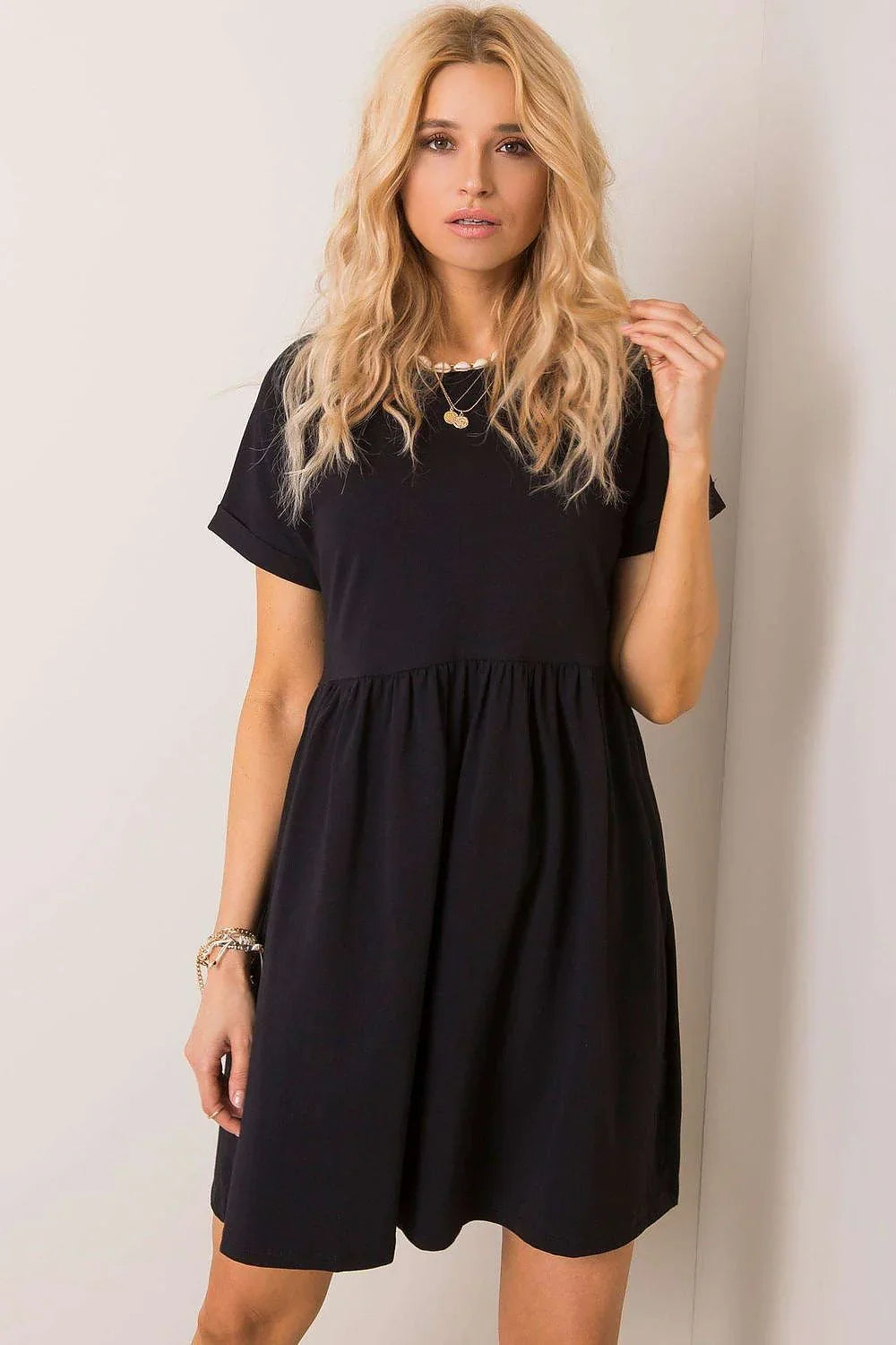 Women's Knee-Length Day Dress – Relaxed With Short Sleeves