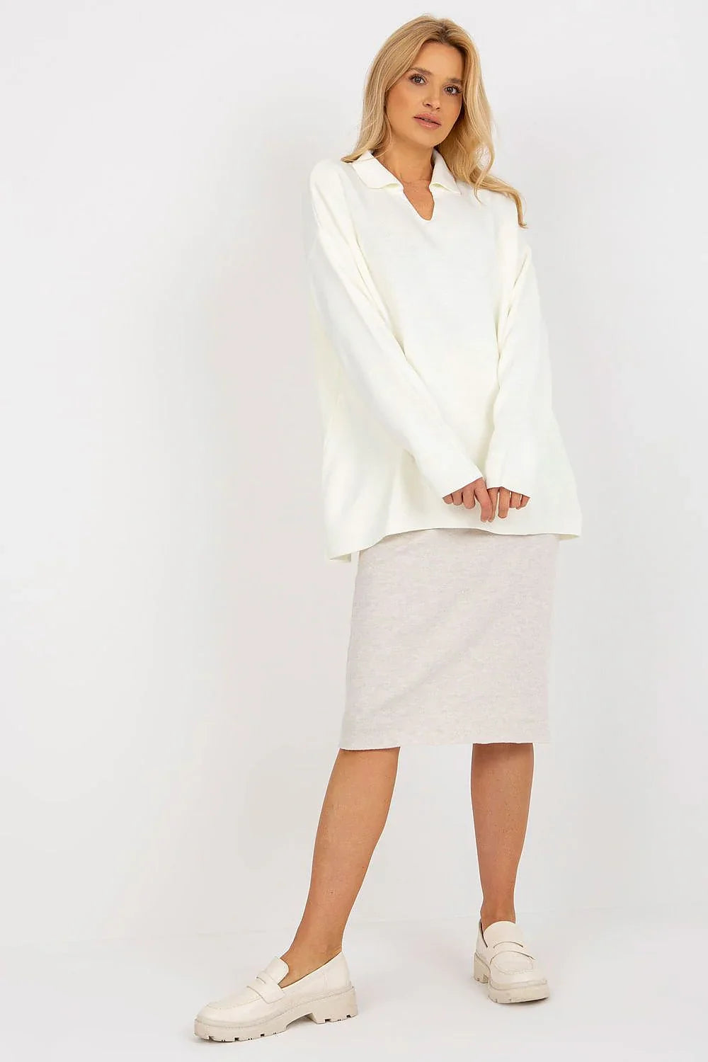 Women's Minimalist Solid V-Neck Pullover Sweater