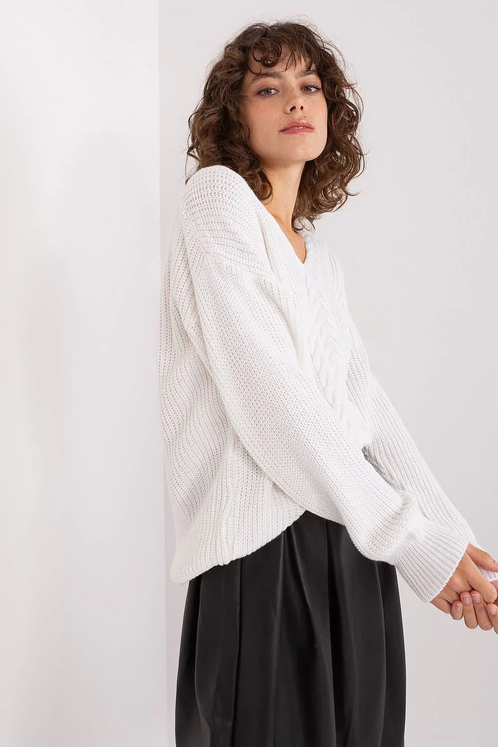 Women's Waist-Length Textured V-Neck Pullover Sweater