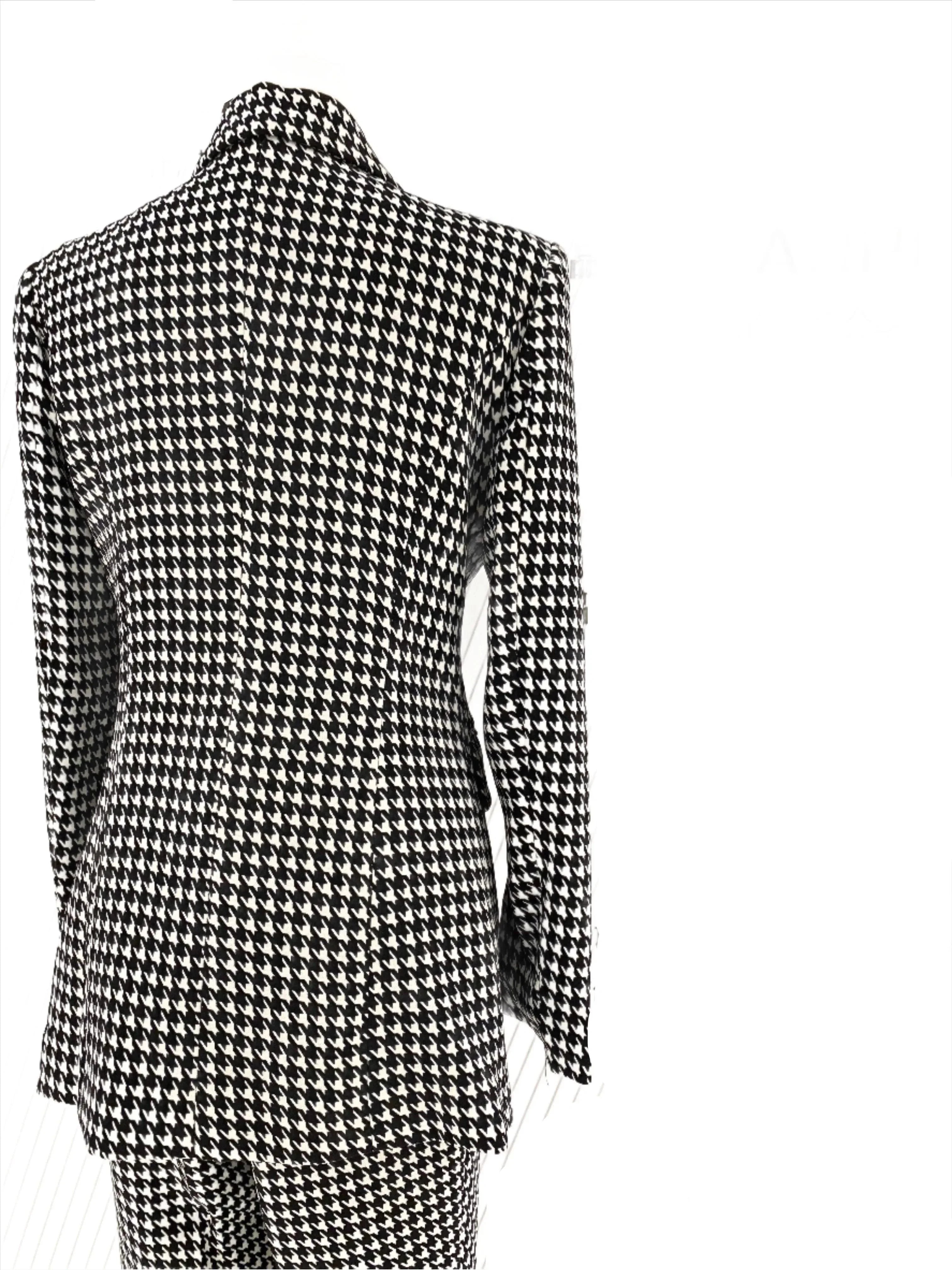 Chic Women's Pant Suit - Plaid Double-Breasted